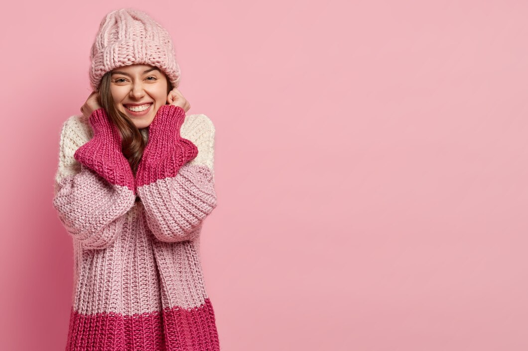 Jak wybrać idealny dodatek do stylizacji zimowej bez użycia szalika?